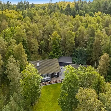 Vicente - 14km To The Fjord By Interhome Års